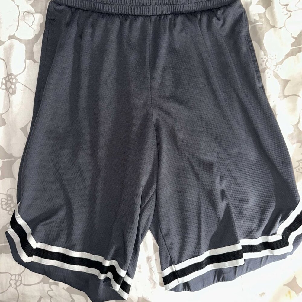 Tek Gear Gray/Black Athletic Shorts, size Small